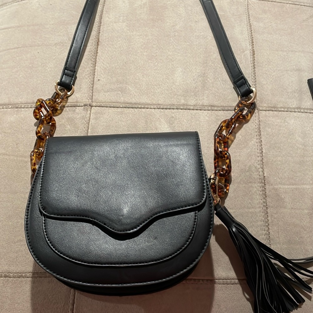 Women’s black shoulder bag